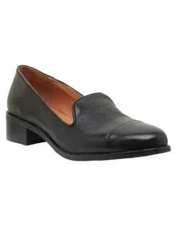 Sandler Sable Flat Shoes in Black Leather