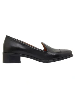 Sandler Sable Flat Shoes in Black Leather