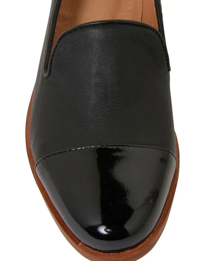 Sandler Sable Flat Shoes in Black Patent/Leather