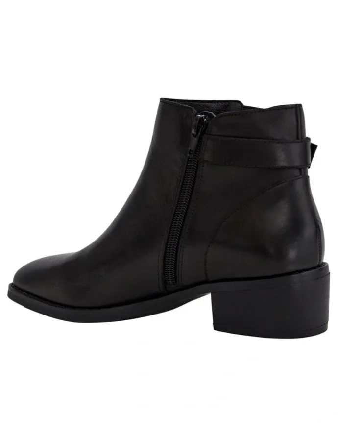 Sandler Cesar Ankle Boots in Black Leather