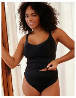 Sans Complexe Perfect Touch Multiway Strap Shaping Camisole in Black