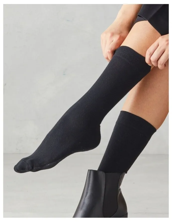 Simon De Winter 1 Pair Crew Length Socks Contain Wool in Black