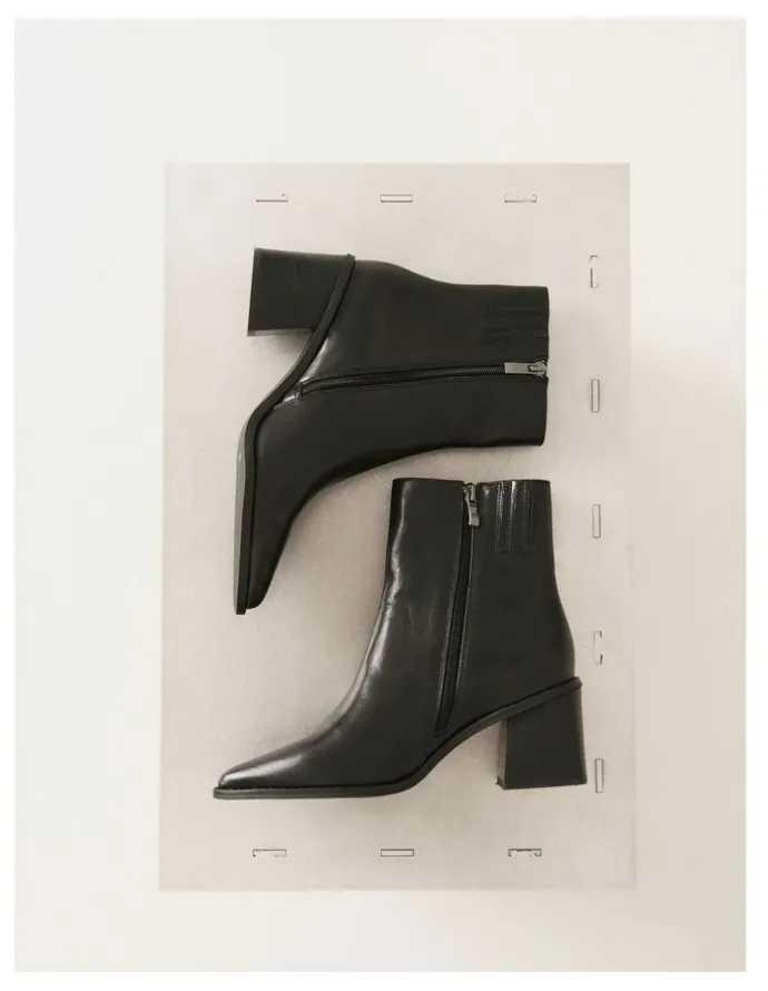 Siren Douglas Ankle Boots in Black