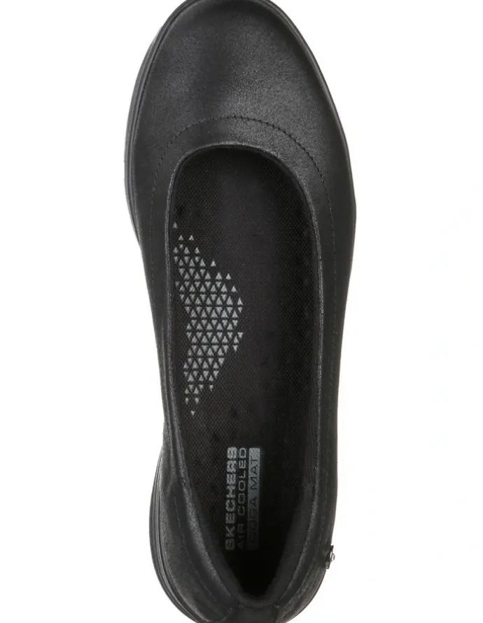 Skechers On The Go Dreamy Shoe in Black
