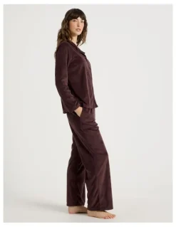 Soho Cosy Fleece Long Sleeve Button Up Pyjama Set in Raisin Debossed Heart Print