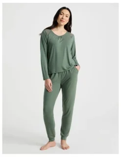 Soho Everyday Lace Long Sleeve Top in Laurel Green
