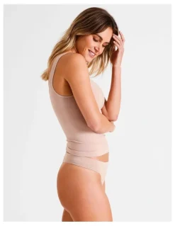 Soho Seamless G-string in Beige