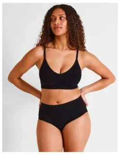 Soho Seamless No Show Bralette in Black