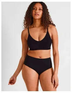 Soho Seamless No Show Bralette in Black
