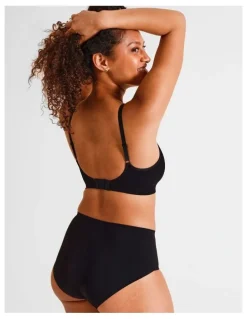 Soho Seamless No Show Bralette in Black