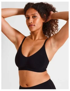 Soho Seamless No Show Bralette in Black