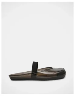 Steve Madden Cova Flats in Black