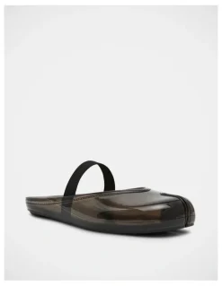 Steve Madden Cova Flats in Black