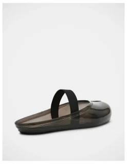 Steve Madden Cova Flats in Black