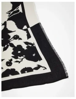 Taking Shape Poppy Scarf Black/white
