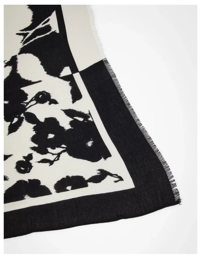 Taking Shape Poppy Scarf Black/white