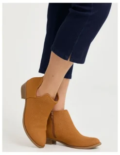 Taking Shape Side Cut Ankle Boot in Tan