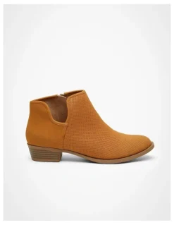 Taking Shape Side Cut Ankle Boot in Tan