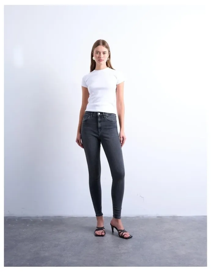 TOPSHOP Jamie High Rise Skinny Jeans in Black