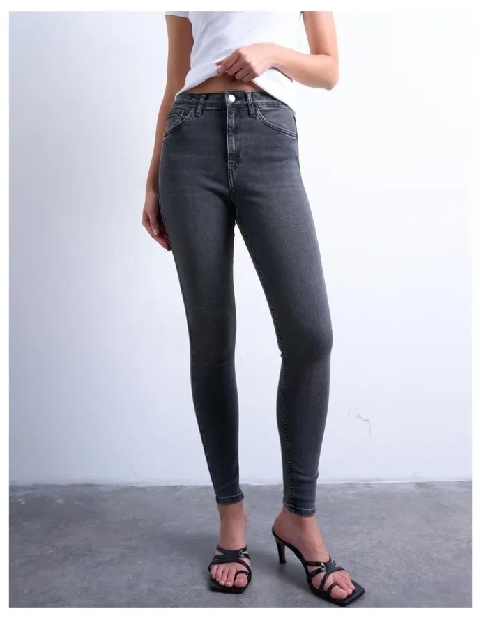 TOPSHOP Jamie High Rise Skinny Jeans in Black