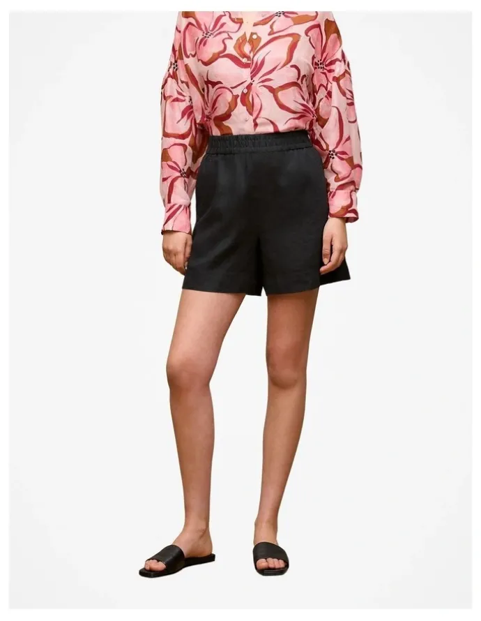 Trenery Linen Pull On Short in Black