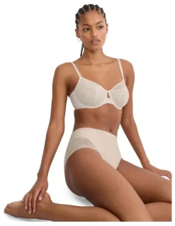 Triumph Comfort Contour Minimiser Bra in Beige