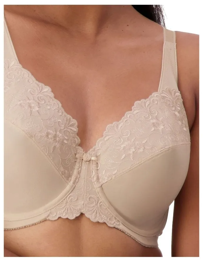 Triumph Embroidered Minimizer Underwire Bra 10000085 in Fawn