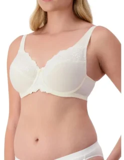 Triumph Embroidered Minimizer Underwire Bra in Vanille