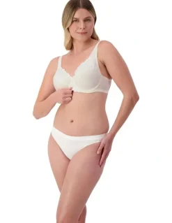 Triumph Embroidered Minimizer Underwire Bra in Vanille