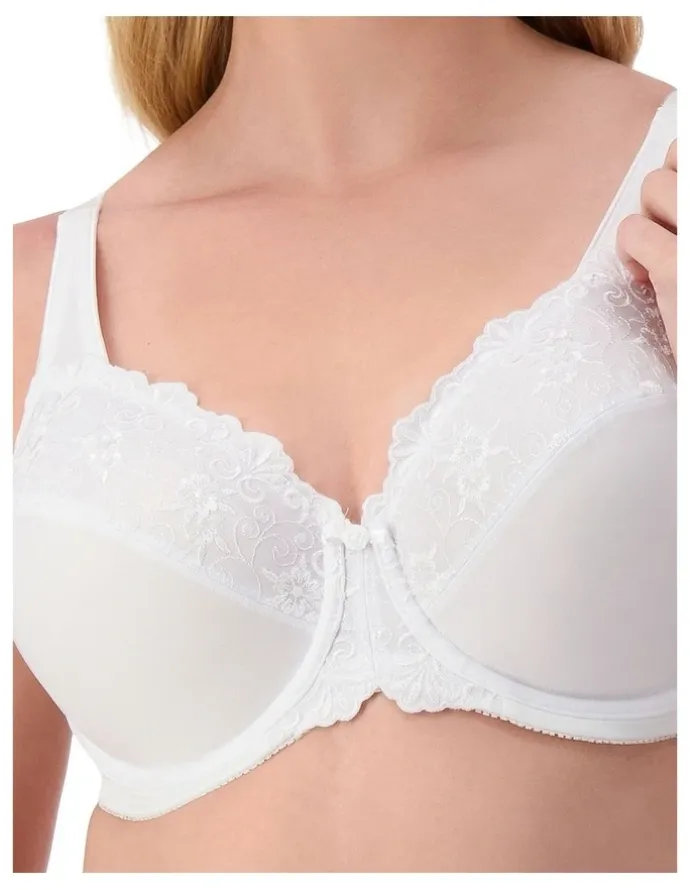 Triumph Embroidered Minimiser Bra in Solid White