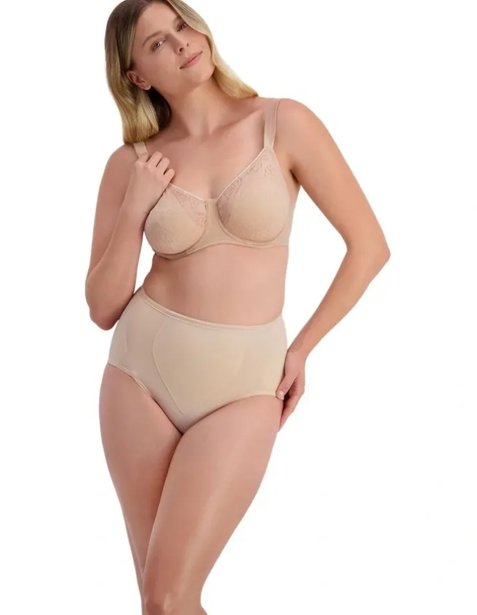Triumph Lacy Minimiser Bra in Beige