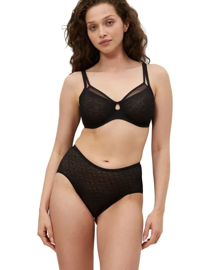 Triumph Signature Sheer Minimiser Bra in Black