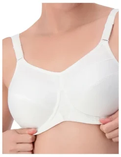 Triumph Triaction Ultra Underwire Sports Bra in White