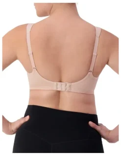 Triumph Triaction Ultra Underwire Sports Bra in Fig Pink