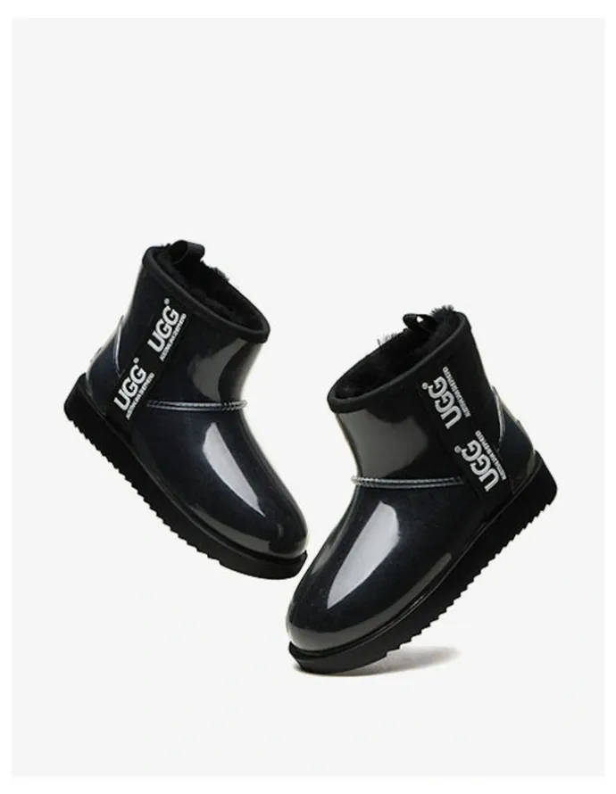 UGG Australian Shepherd Coated Classic in Black