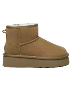 UGG Australian Shepherd Rommie Platform Boots in Chestnut