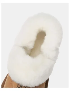 UGG Australian Shepherd Waffle Fluffy in Chestnut