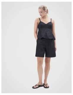 Unison Rinse Denim Pleated Short in Darkrinse