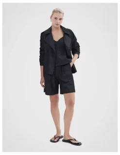 Unison Rinse Denim Pleated Short in Darkrinse