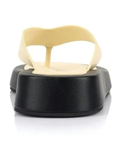 Verali Bouncer II Flatform Thongs in Butter/Black