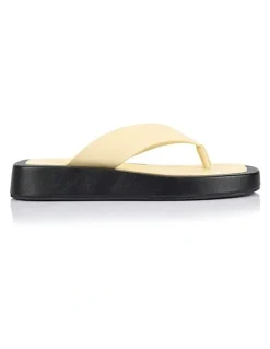 Verali Bouncer II Flatform Thongs in Butter/Black