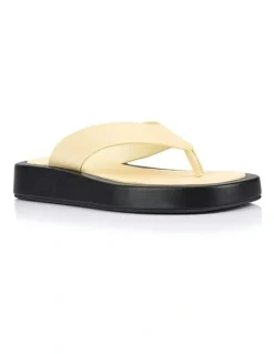 Verali Bouncer II Flatform Thongs in Butter/Black