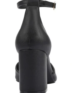 Verali Eli Closed Toe Block Heels in Black