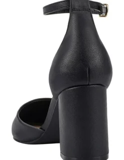 Verali Eli Closed Toe Block Heels in Black