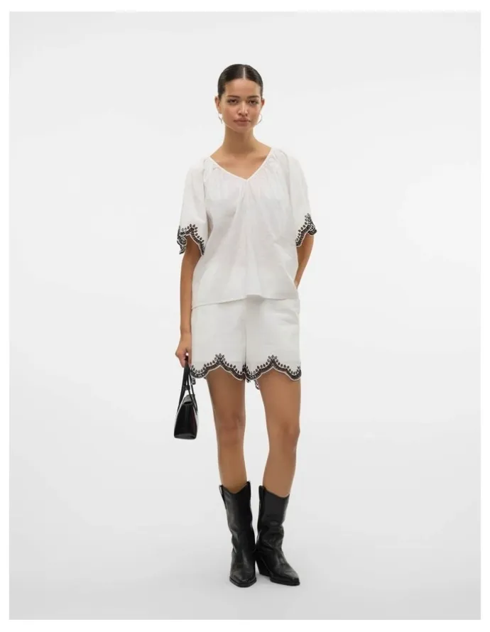 Vero Moda Diana Cotton Shorts in White