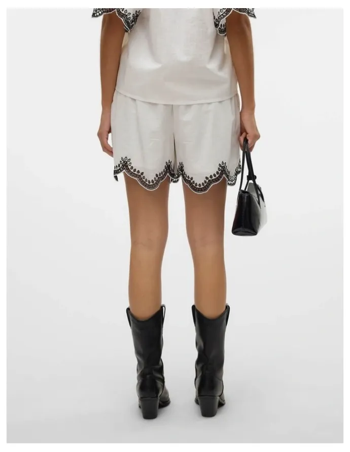 Vero Moda Diana Cotton Shorts in White