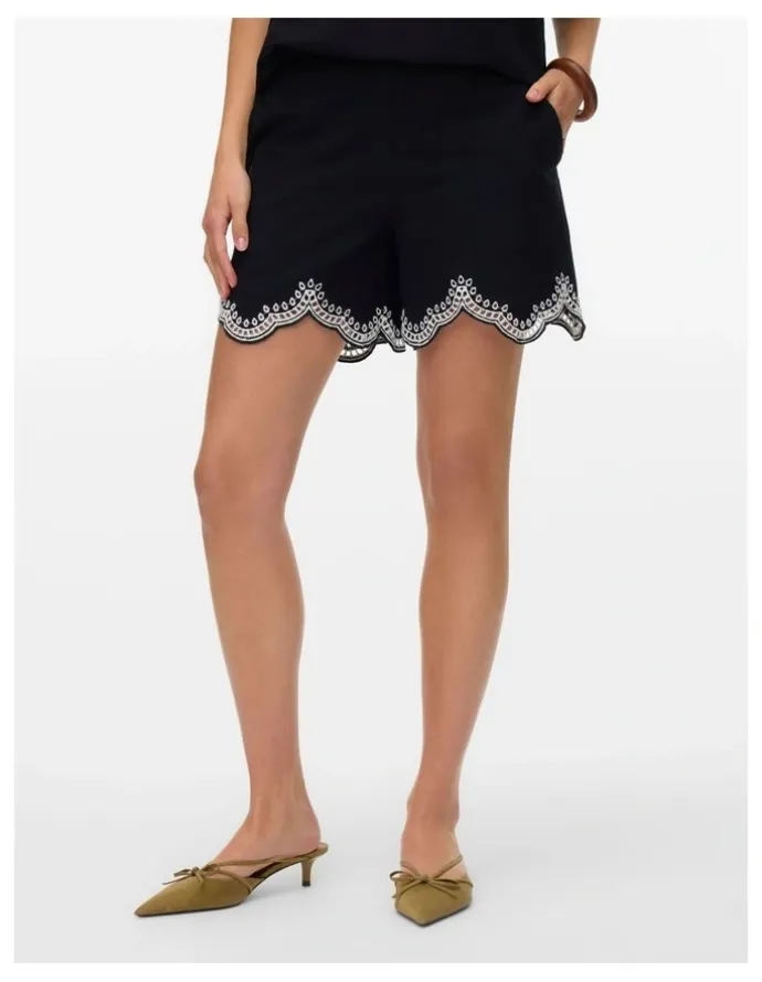 Vero Moda Diana Cotton Shorts in Black