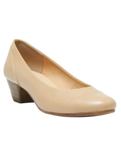 Wide Steps Acton Heeled Leather Shoes in Nude