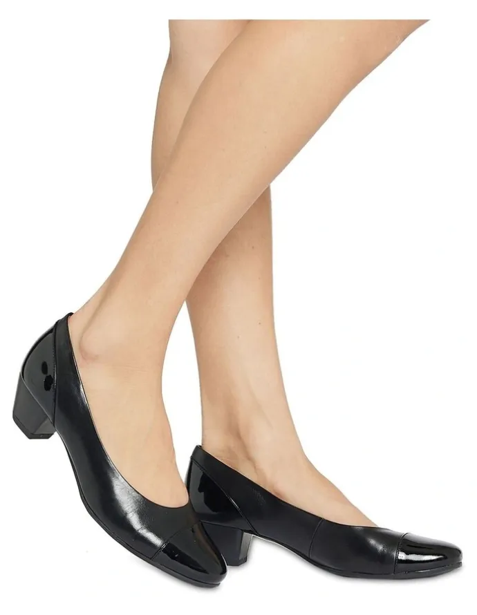 Wide Steps Acton Heeled Shoes in Black Patent/Kid