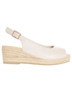 Wide Steps Belmont Sandals in Blush Leather